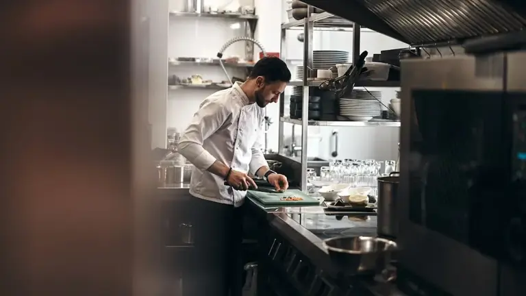8 secret signals waiters use to communicate with the kitchen