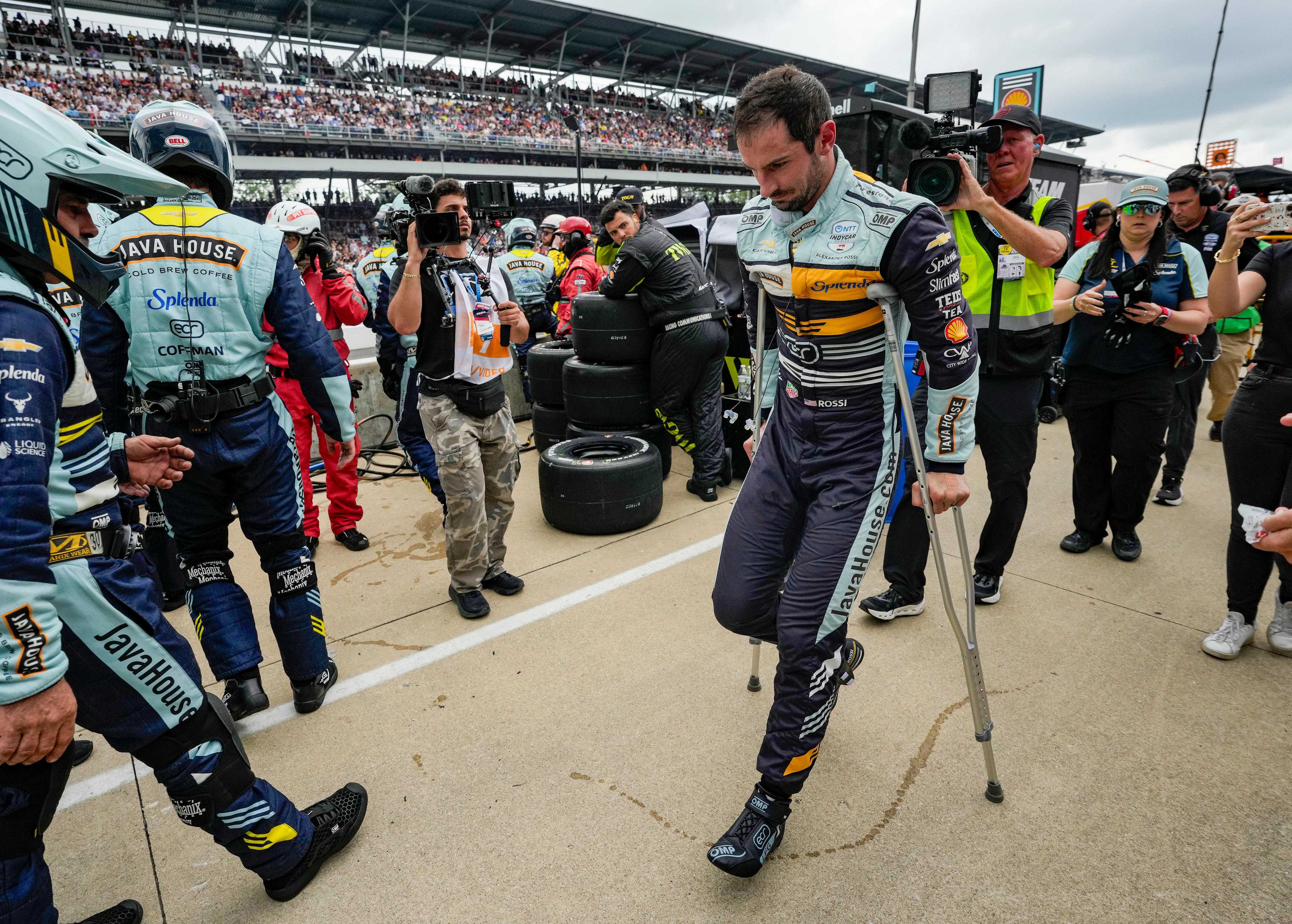 Alexander Rossi lifted out of car in Indy 500 on lap 93 due to a fire ...