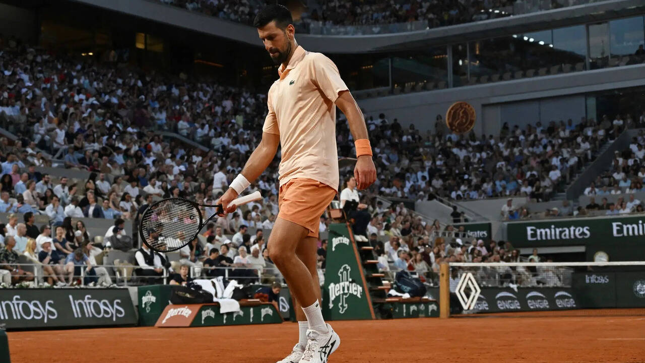 Novak Djokovic wins first round at French Open amid crowd challenges