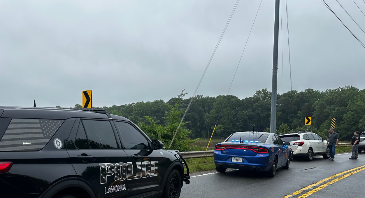 Suspect pulled from lake by boat after fleeing traffic stop, troopers say