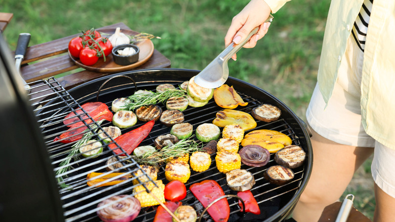 Why charcoal and gas grilling call for completely different seasoning ...