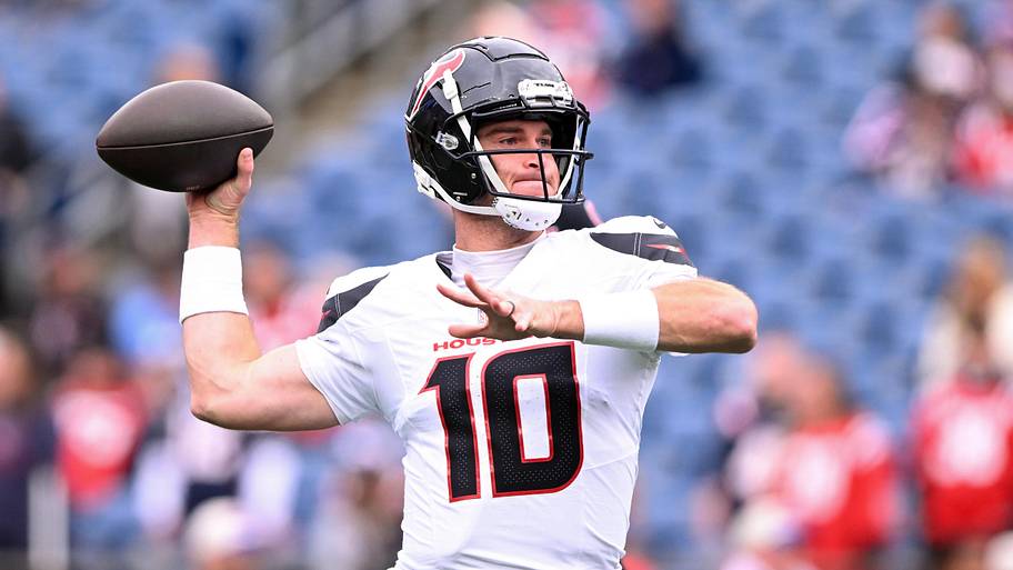 Should the Texans consider trading QB Davis Mills?