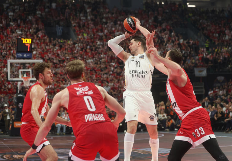 92-85. El Olympiacos vuelve a reinar en Europa ante un Real Madrid que ...