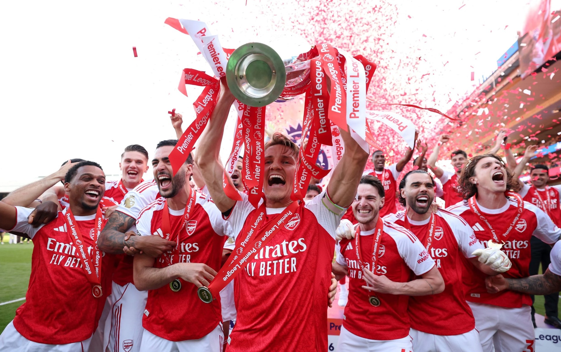 Champions Arsenal lift trophy at Selhurst Park