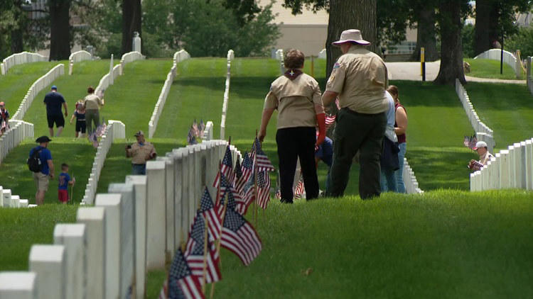 Scouts place 200,000 flags at Jefferson Barracks for Memorial Day