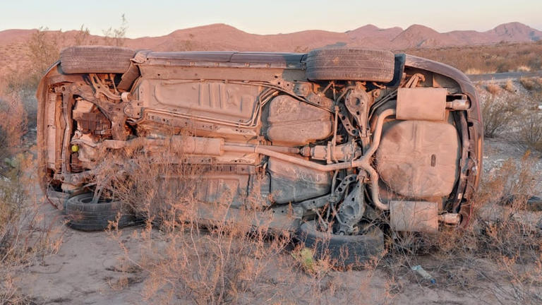 Camioneta vuelca de forma aparatosa y aparece abandonada en San Pedro ...