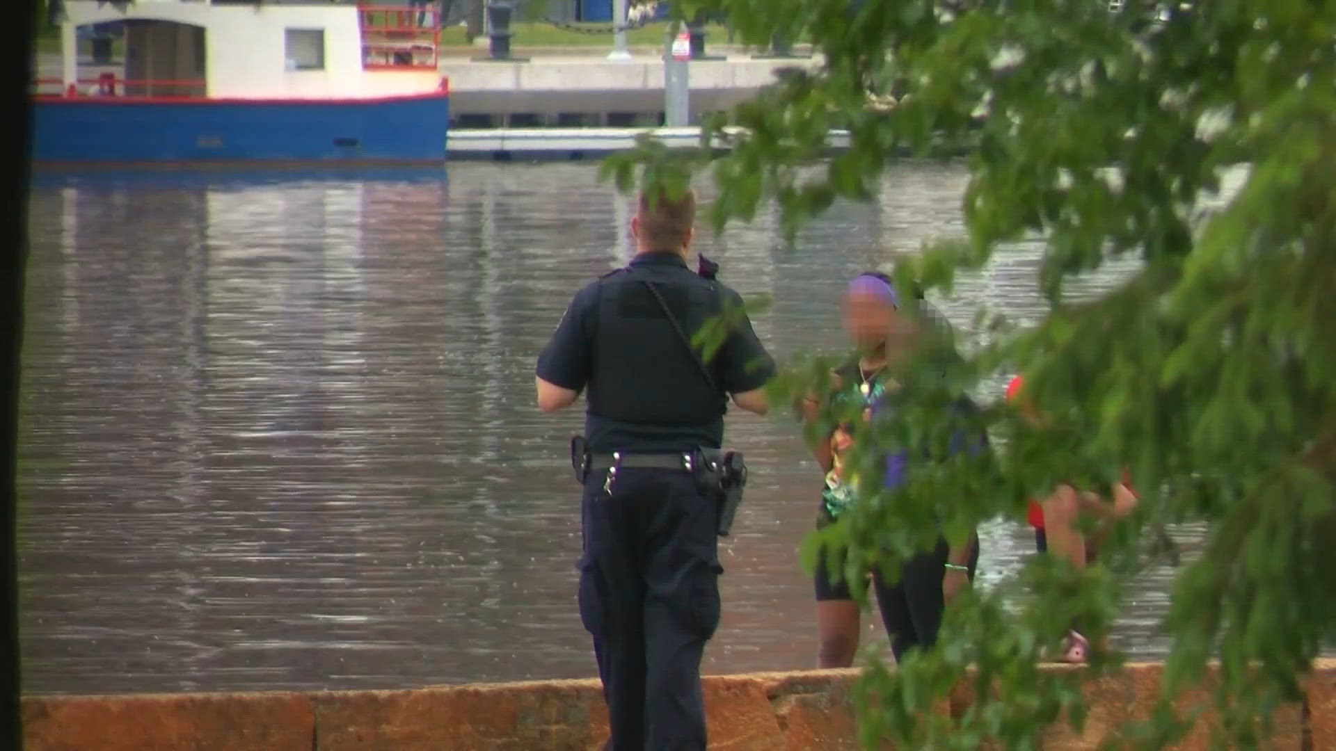 Kids fishing in east Toledo discover body in Maumee River