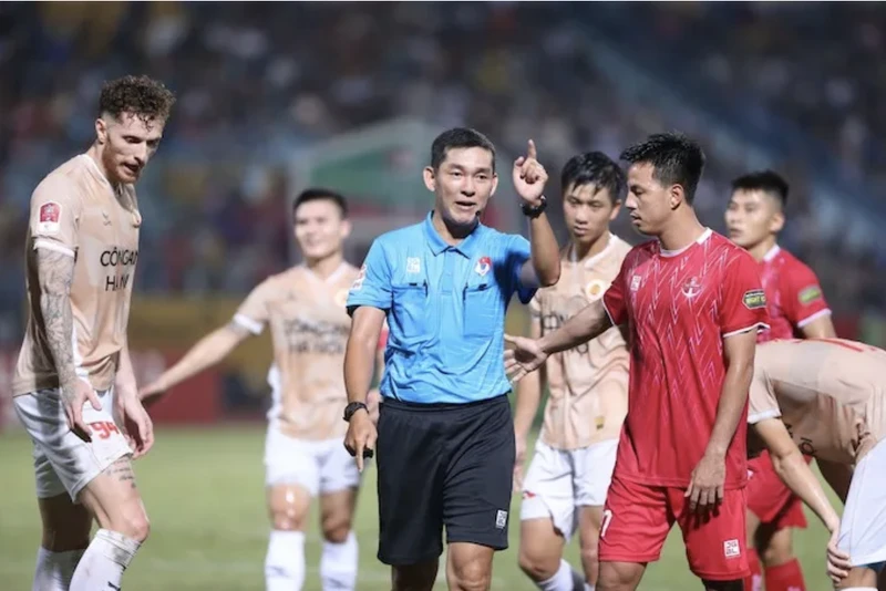 Đua trụ hạng VLeague: Cần trọng tài ngoại cho 2 đội cuối bảng?