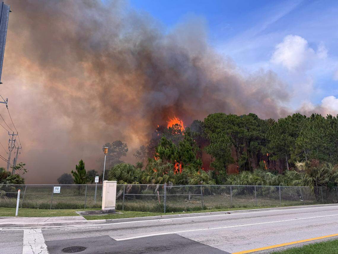 Grass fire near Miami Executive Airport causes road closures in SW ...