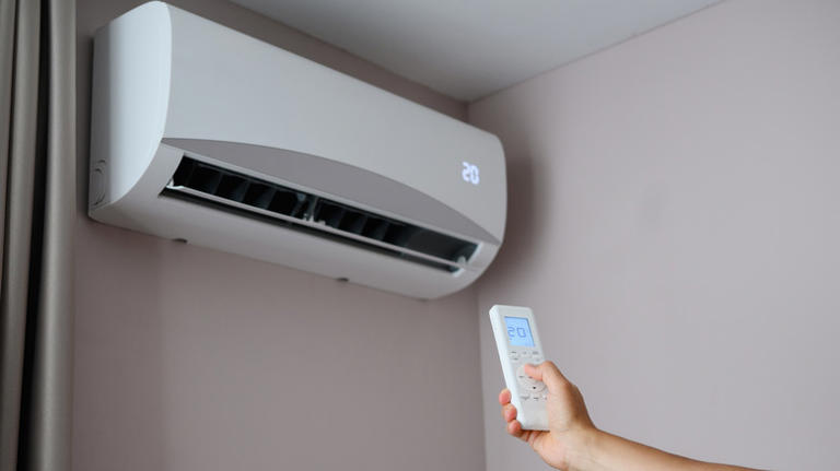 Can you use a humidifier in an air conditioned room?