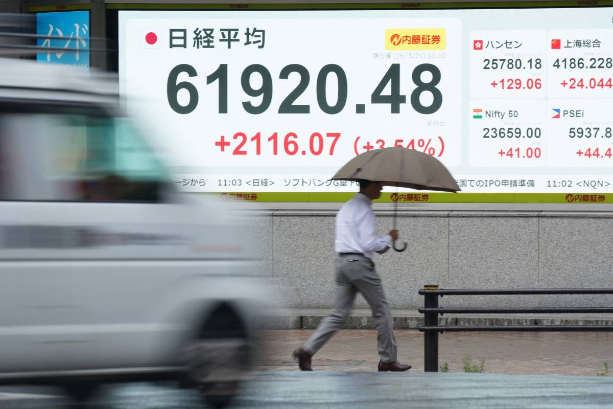 Oil prices fall over 5% on hopes for Iran deal