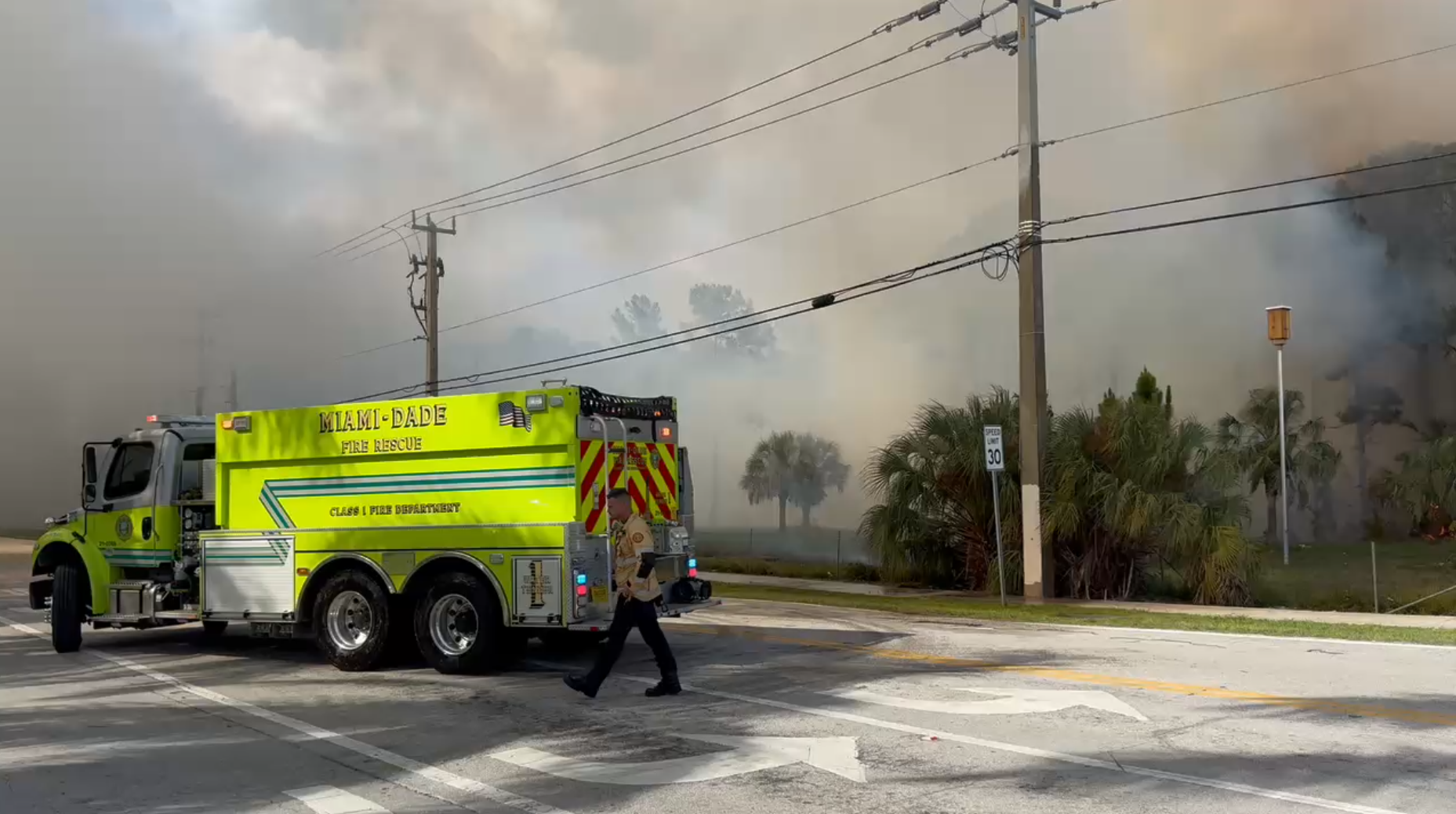 Crews battle fast-moving brush fire in southwest Miami-Dade, officials say