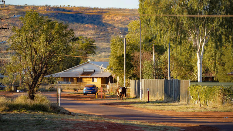 Yuendumu residents frustrated with lack of NT government diphtheria ...