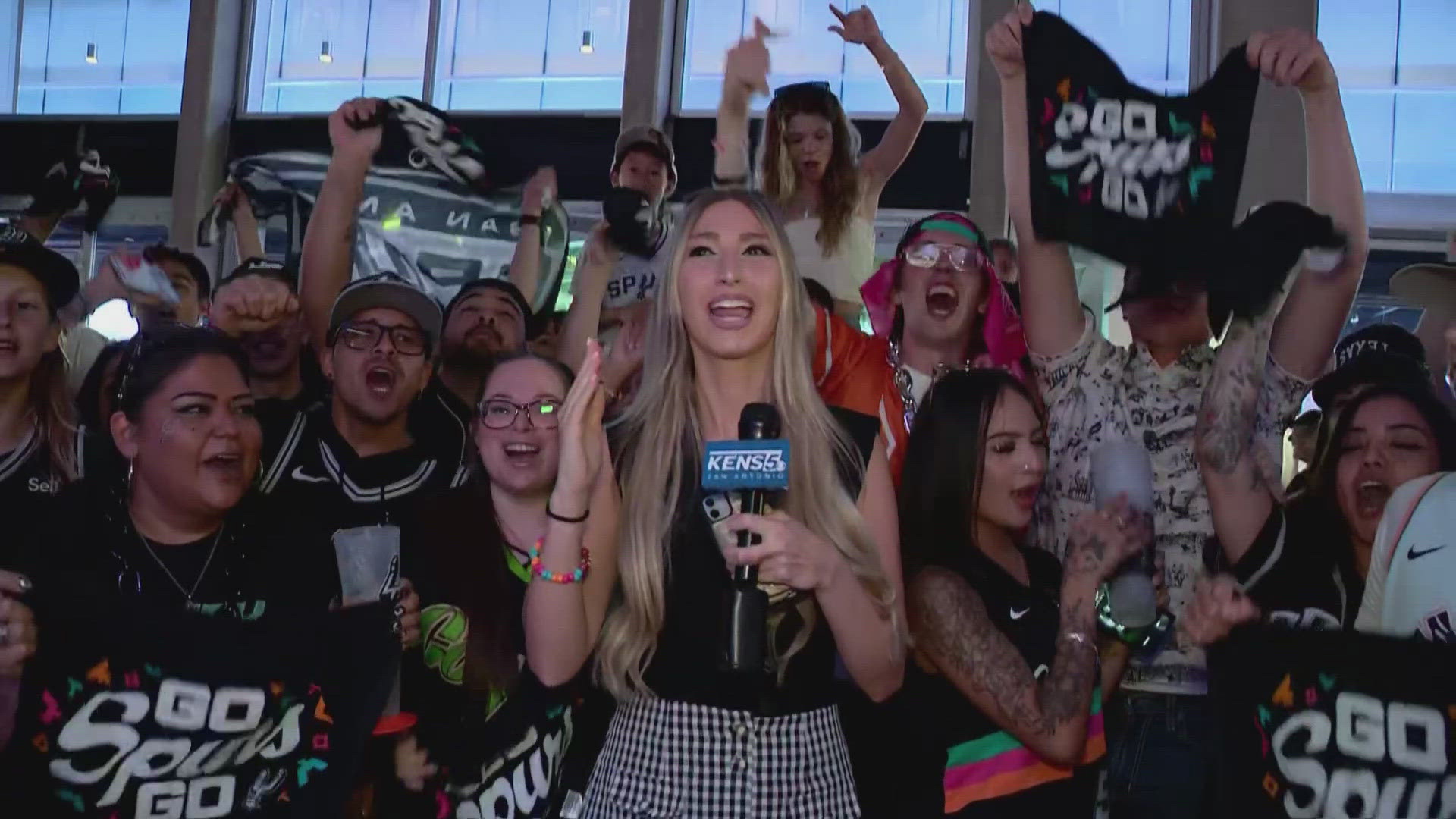 Spurs fans hyped after domination of Thunder in Game 4