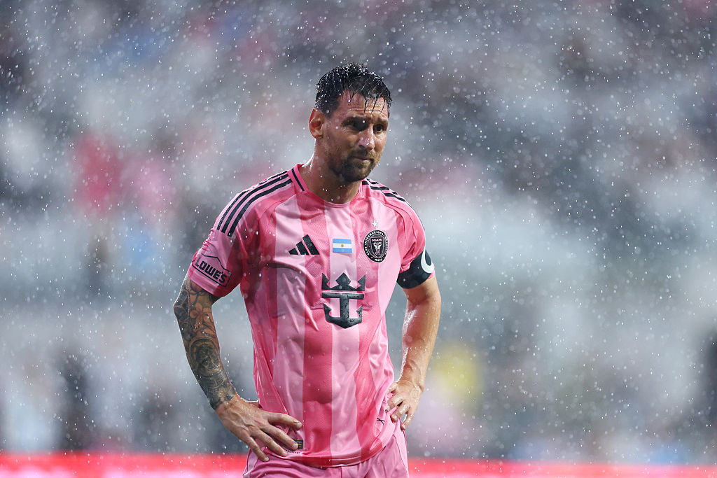 Messi bỏ dở trận đấu vì chấn thương, tuyển Argentina lo sốt vó trước thềm World Cup