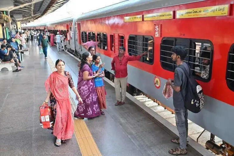 How to book a confirmed train ticket online without taking help from agents