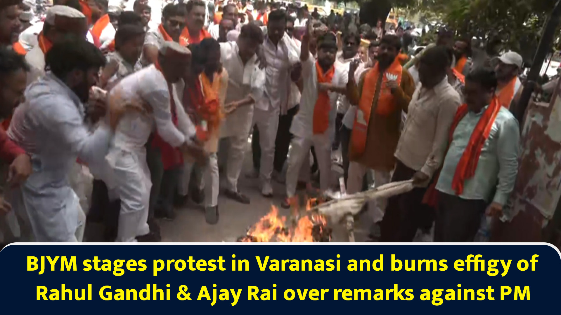 BJYM stages protest in Varanasi and burns effigy of Rahul Gandhi & Ajay ...