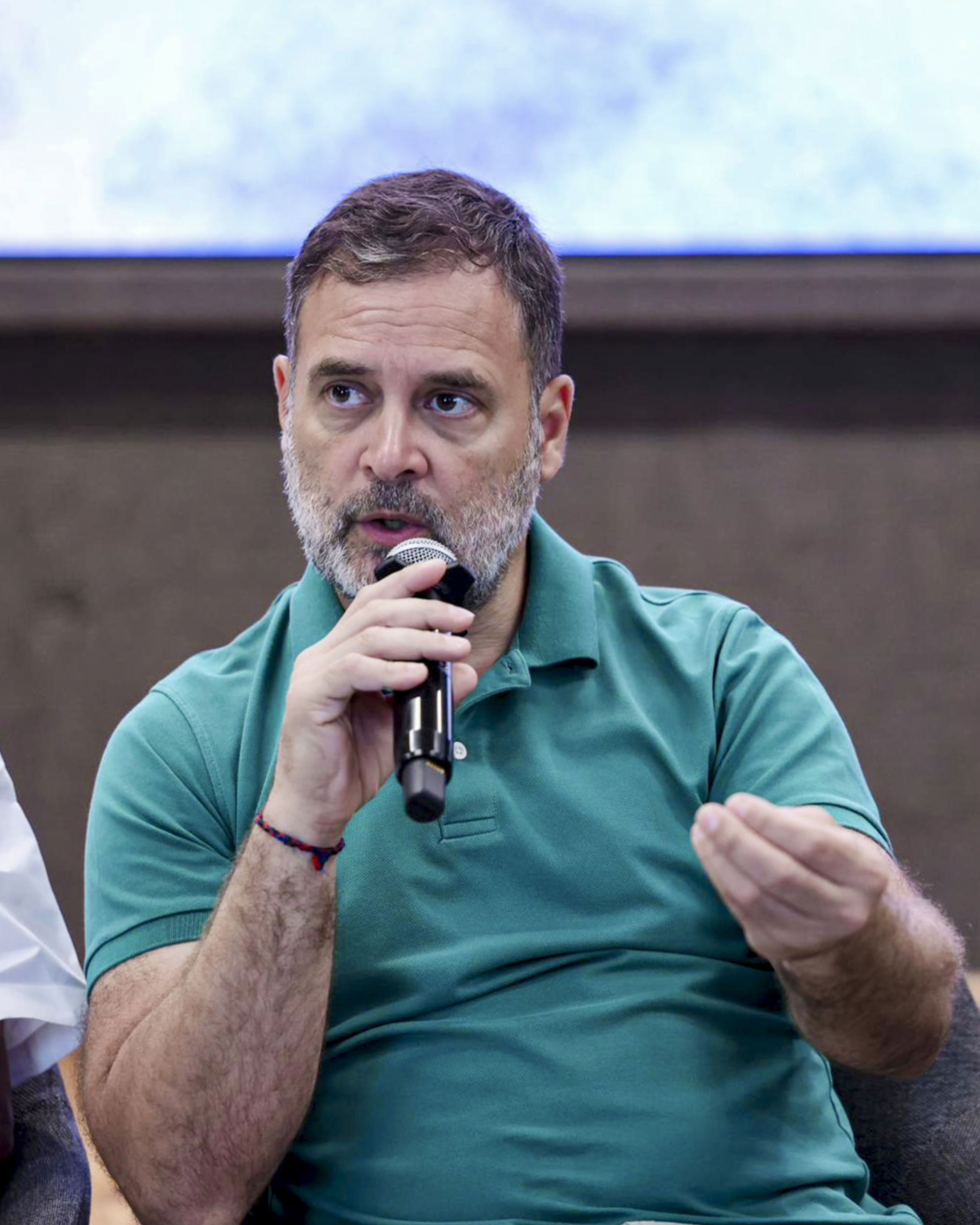 'Mehangai manav' strikes again: Rahul slams PM on fuel hike