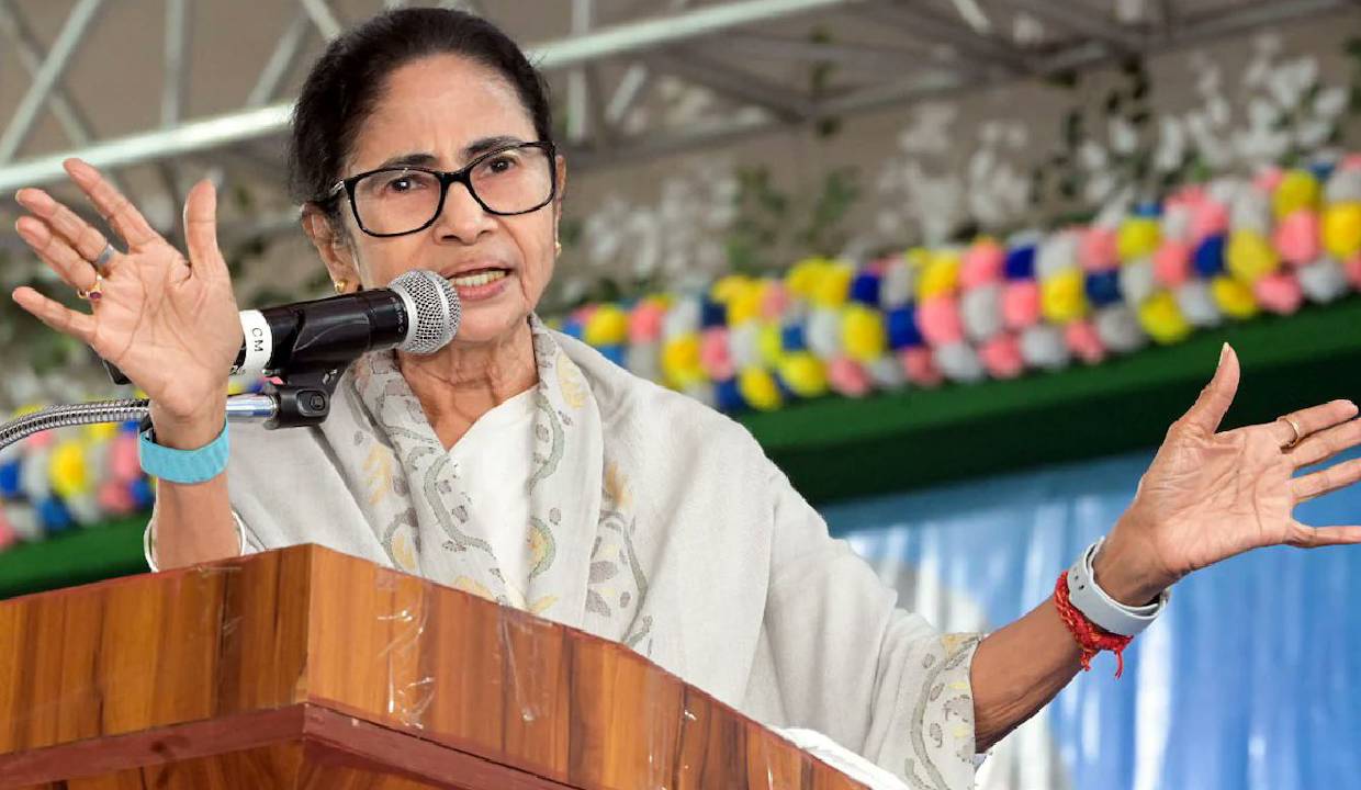 Mamata Banerjee accuses BJP of 'state terrorism' over demolition drive ...