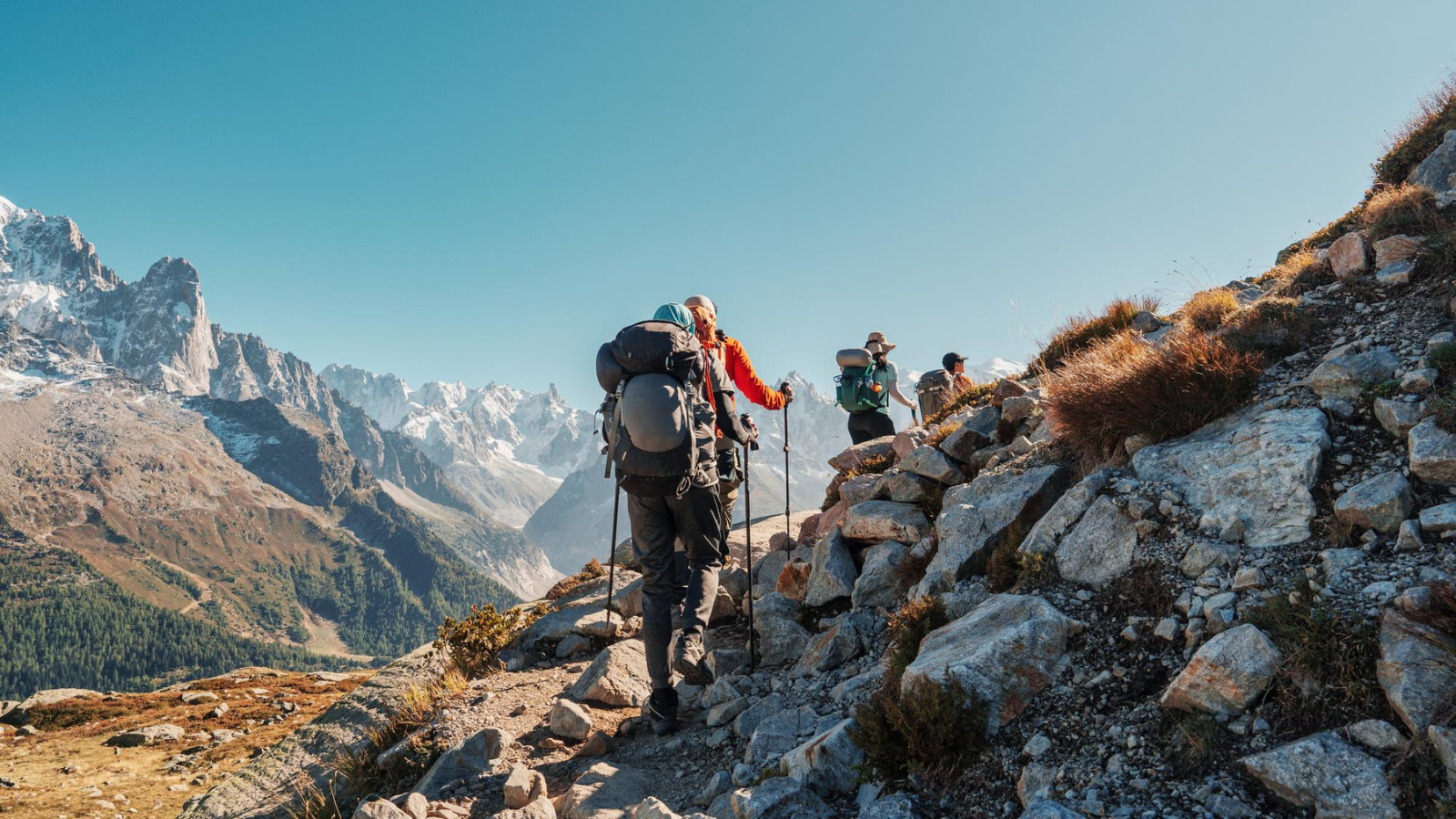 How hiking helps improve mental health naturally
