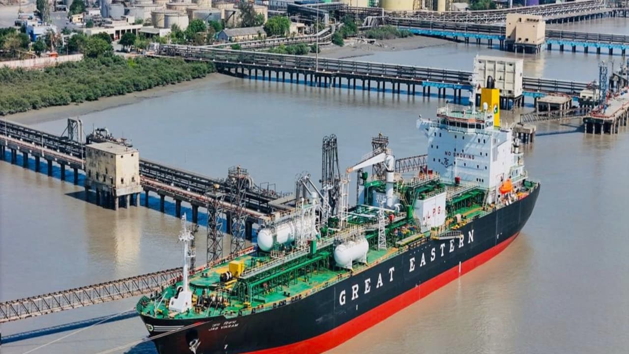 Crude oil prices tumble sharply amid potential US-Iran peace deal