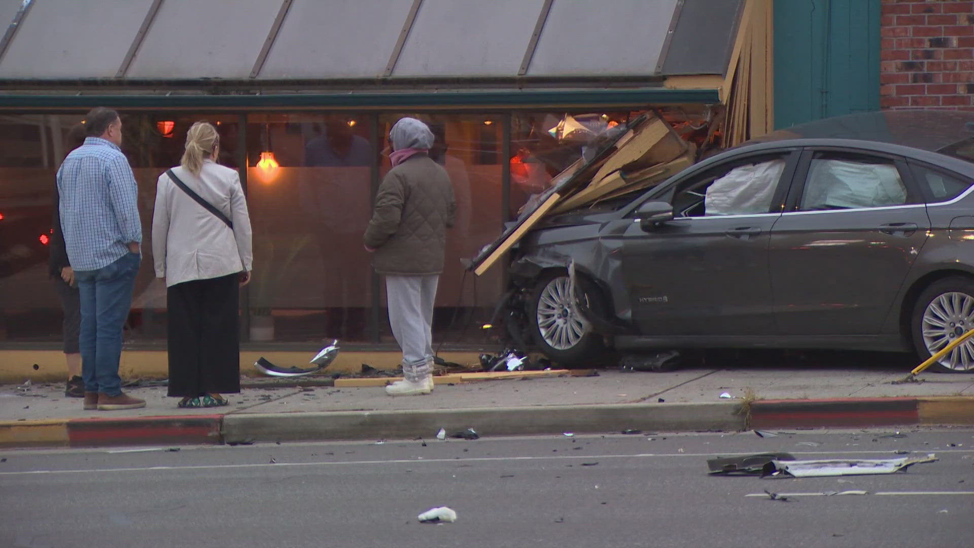 Car crashes into restaurant in North Seattle