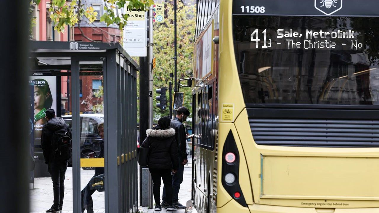 Greater Manchester bus drivers ballot over pay