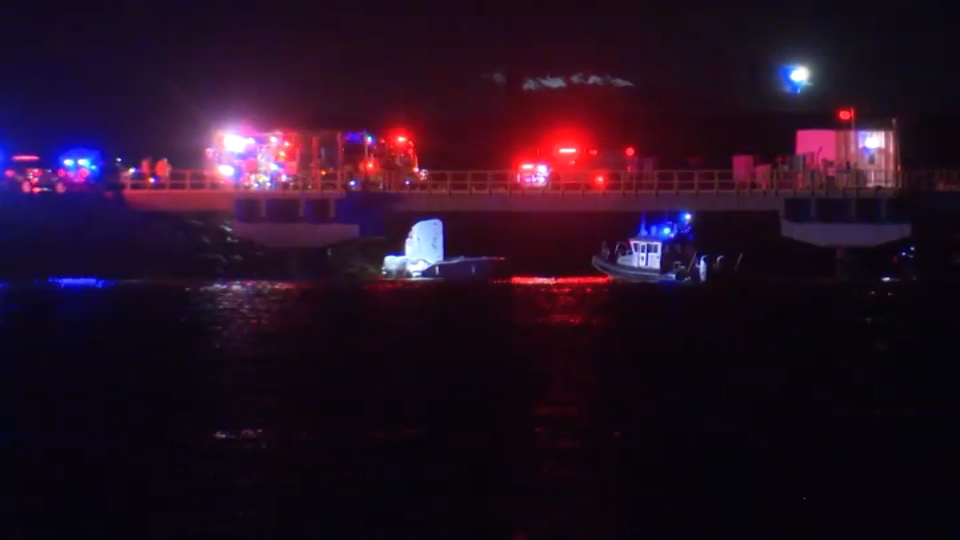 4 people taken to hospital after boat crash in Boston Harbor