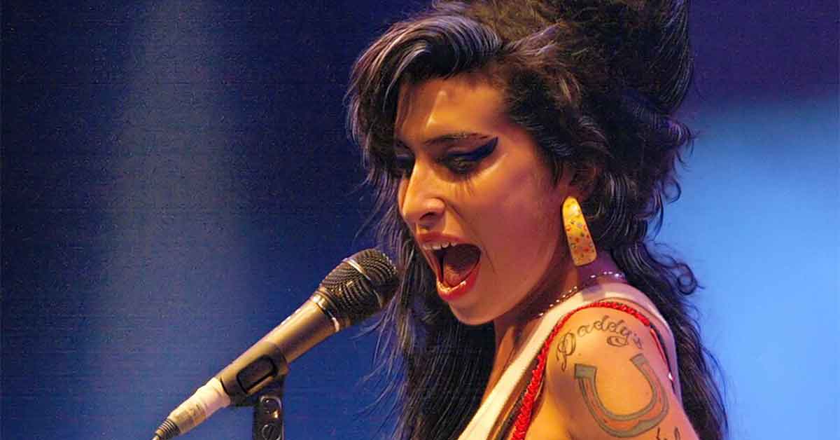 15 music legends linked instantly to an iconic look