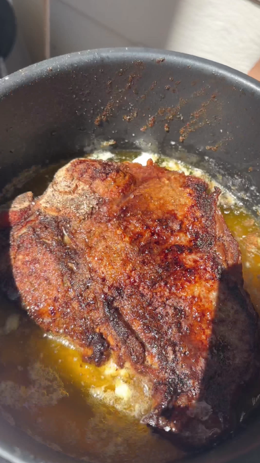 Insanely good outside AF steak cooking session