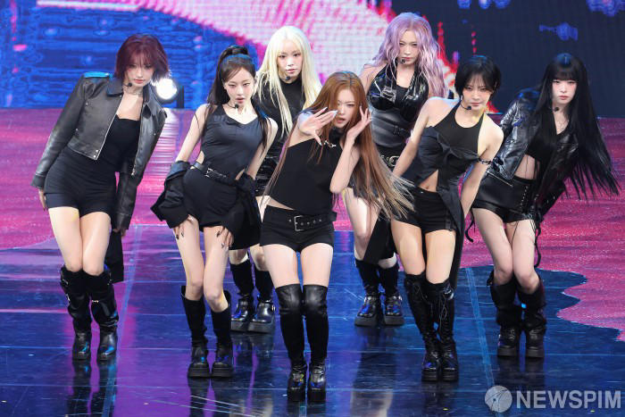 빌리, 더블 타이틀곡 '잽'-'워크'로 글로벌 댄스 차트 1위