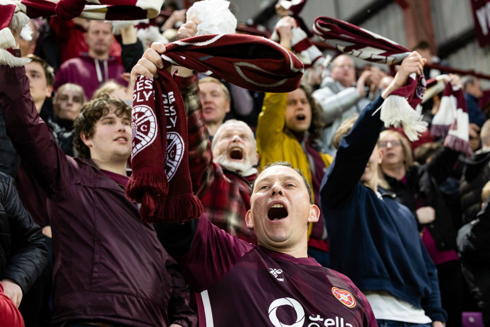 17 brilliant and emotional Hearts fan photos as Tynecastle roars Jambos ...