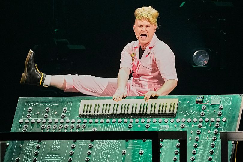 UK could face Eurovision humiliation as fans divided over 'messy ...