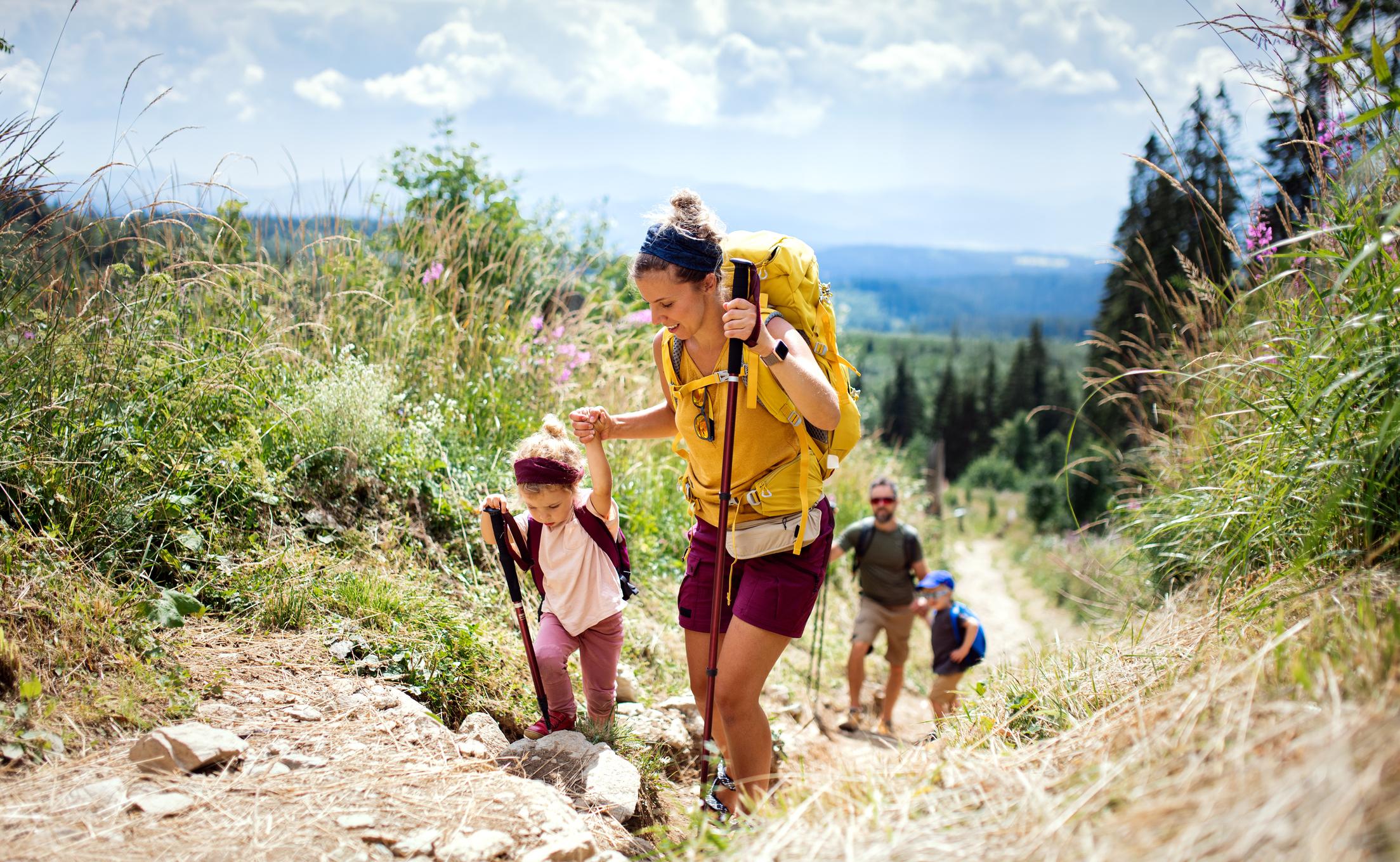 Una montagna di salute: trekking e prevenzione sui sentieri italiani ...