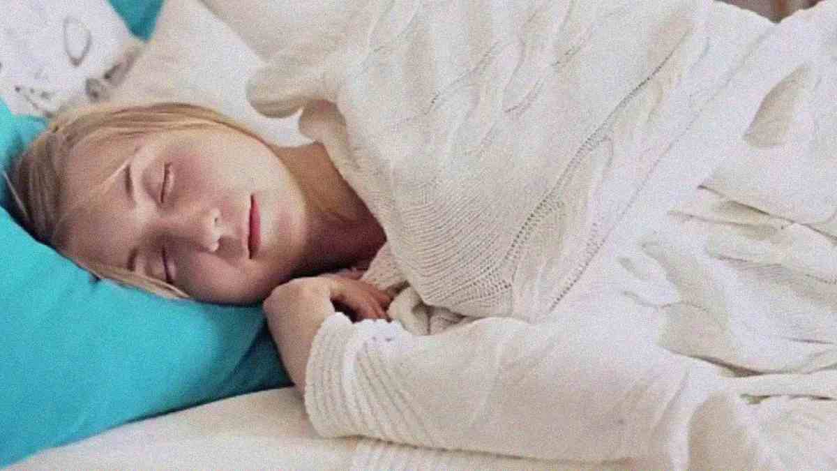 15 weird things that happen while people sleep