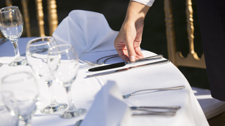 The fine dining etiquette rule you should never break, no matter how ...