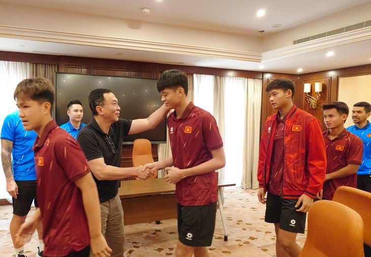 Chủ tịch VFF nhắn nhủ U17 Việt Nam trước cơn mưa lời khen trên mạng xã hội