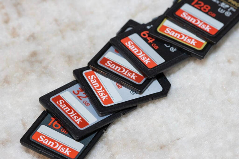 What's going on with SanDisk stock Thursday?