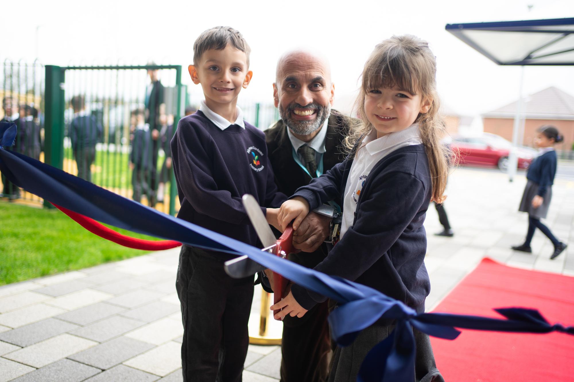 New primary school in Warwick hosts opening ceremony