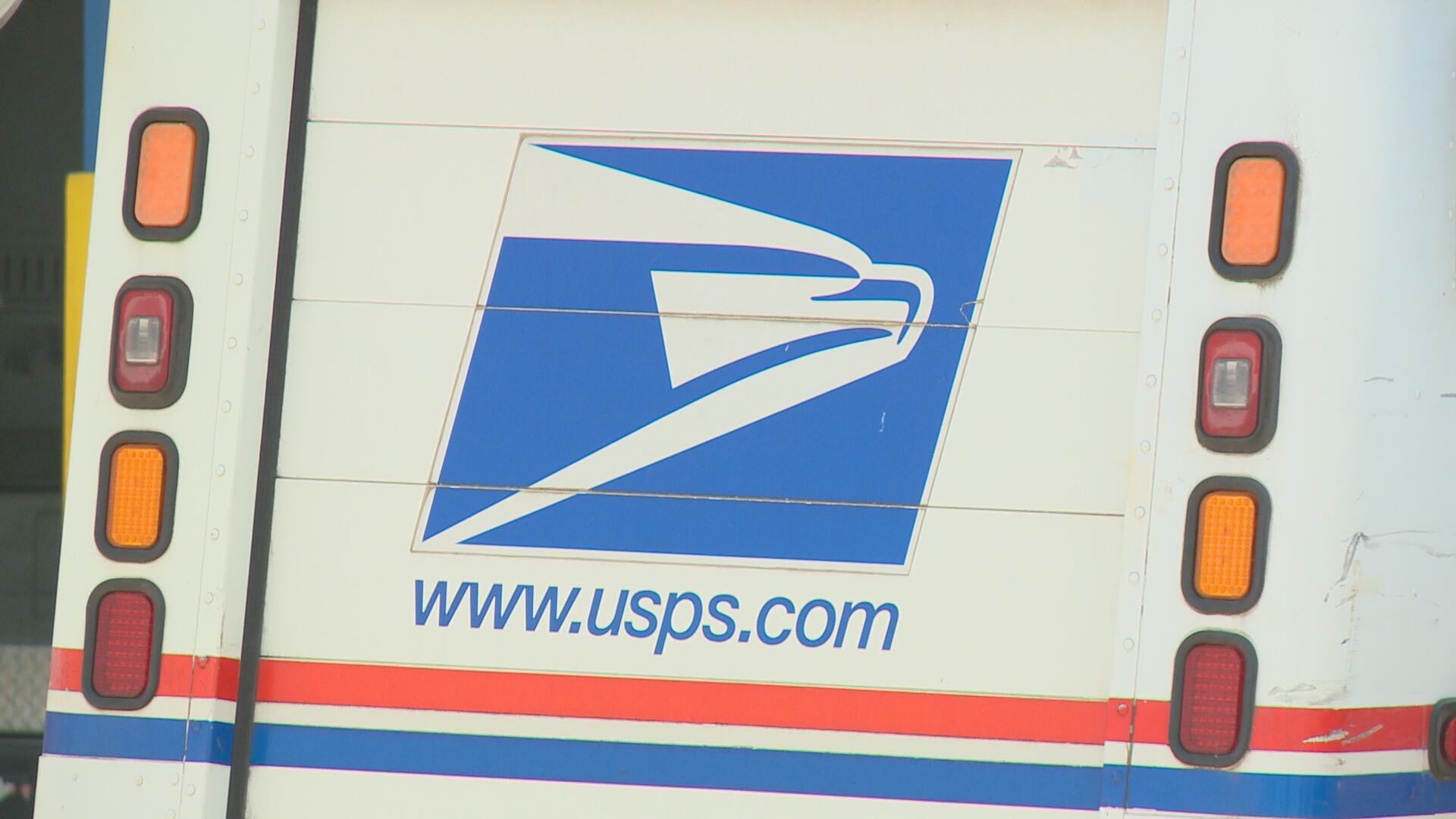 KCPD: USPS driver killed in hit-and-run crash; suspect remains at large