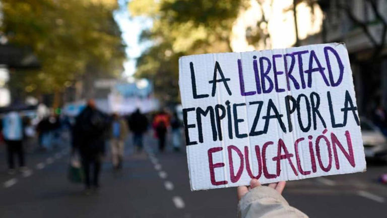 Paranoia en la cumbre del poder: adelanto de la tapa de NOTICIAS