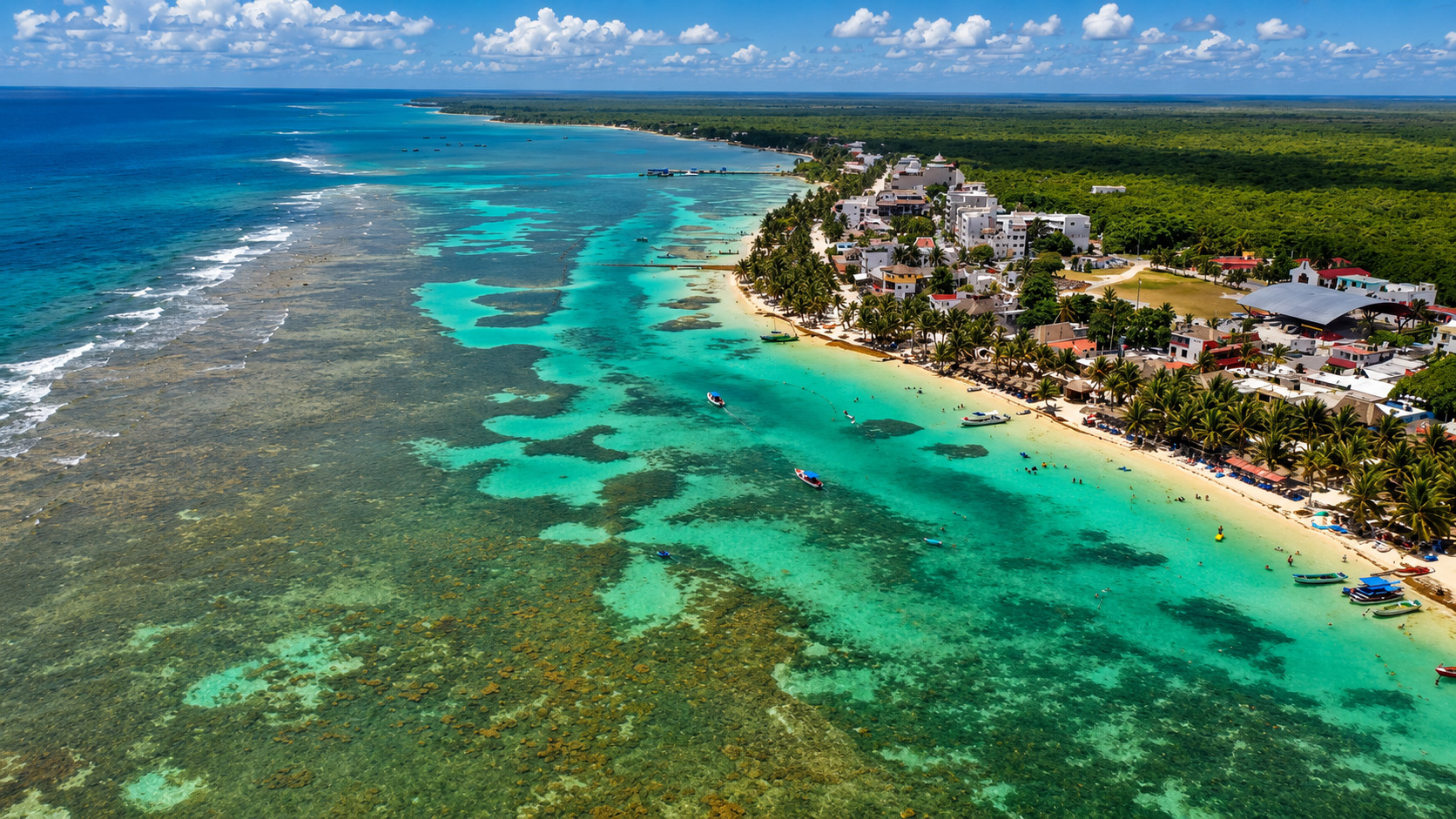 Las aguas cristalinas del Caribe en Mahahual, escondidas en Costa Maya