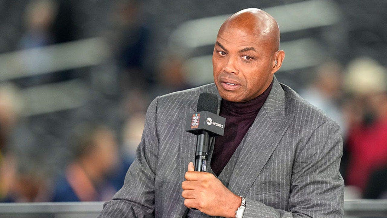 Shaquille O'Neal trolls Charles Barkley during his LSU master's degree ...