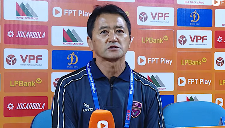 HLV thứ 16 ở VLeague mất việc