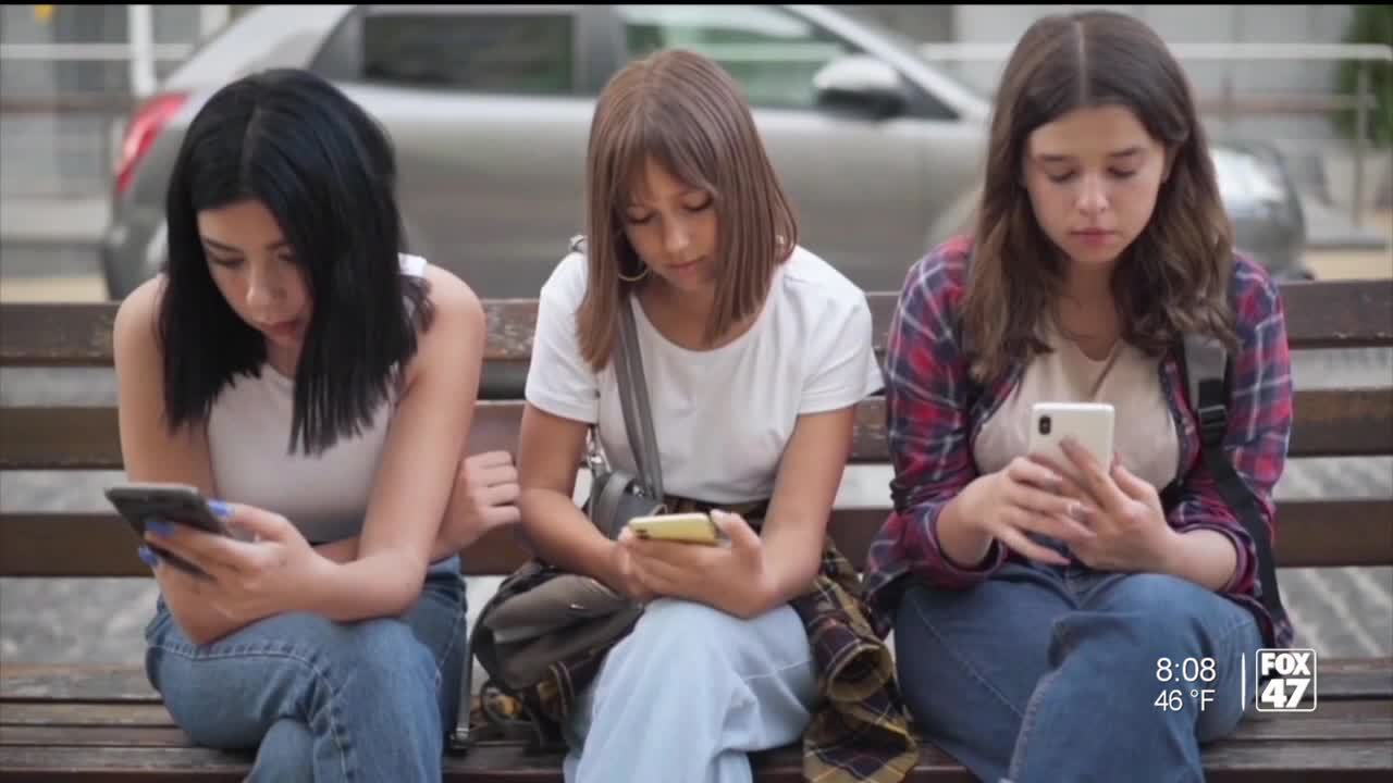 Teens turn to AI for mental health