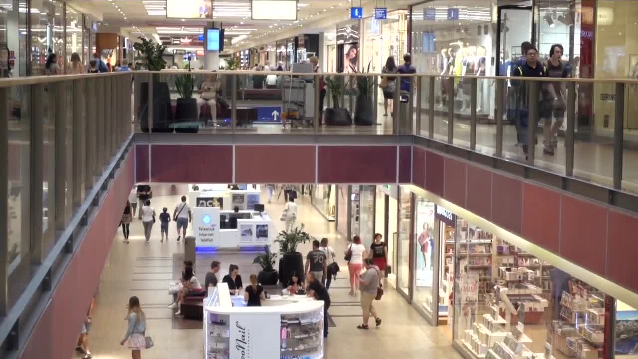 Gen Z is bringing back the mall and finding deals in the process