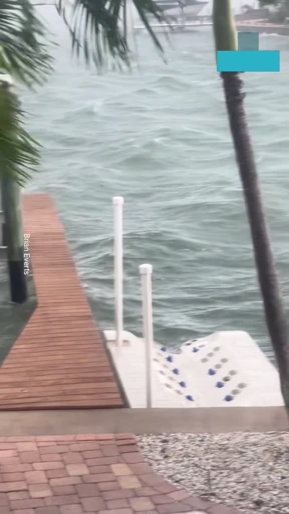 Florida storm whips up huge waves