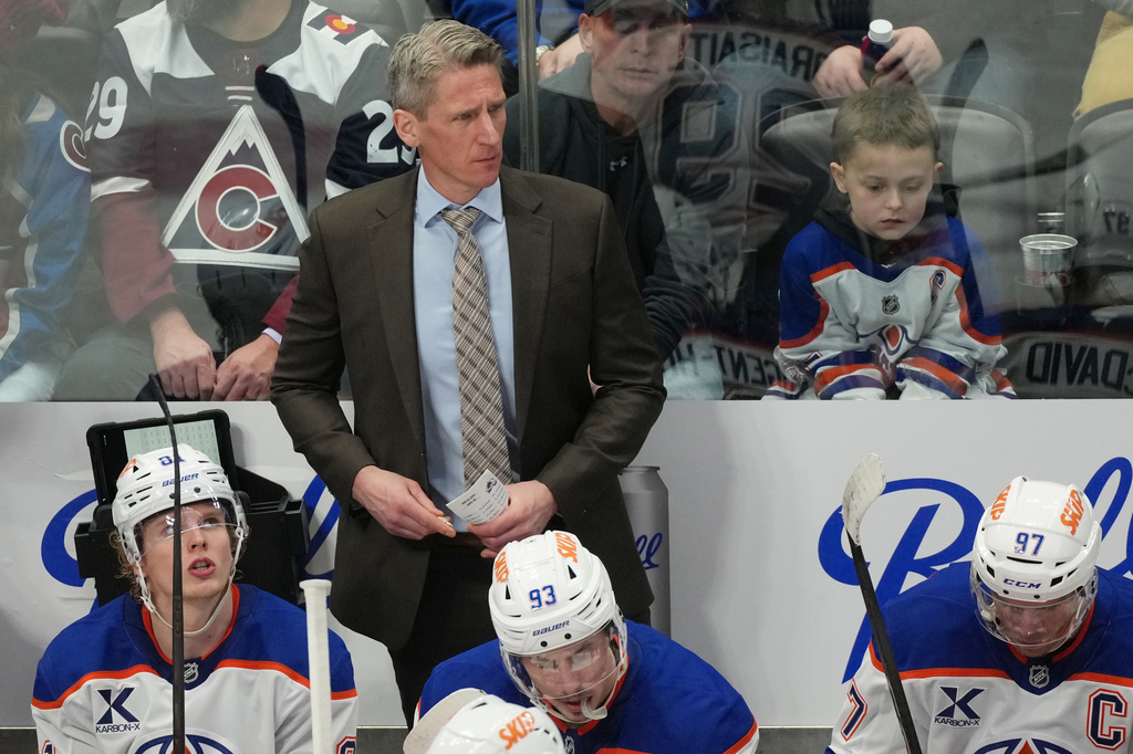Los Oilers despiden a Kris Knoblauch tras su eliminación en la primera ronda de los playoffs, después de haber llegado a la final de la Copa Stanley en dos ocasiones.