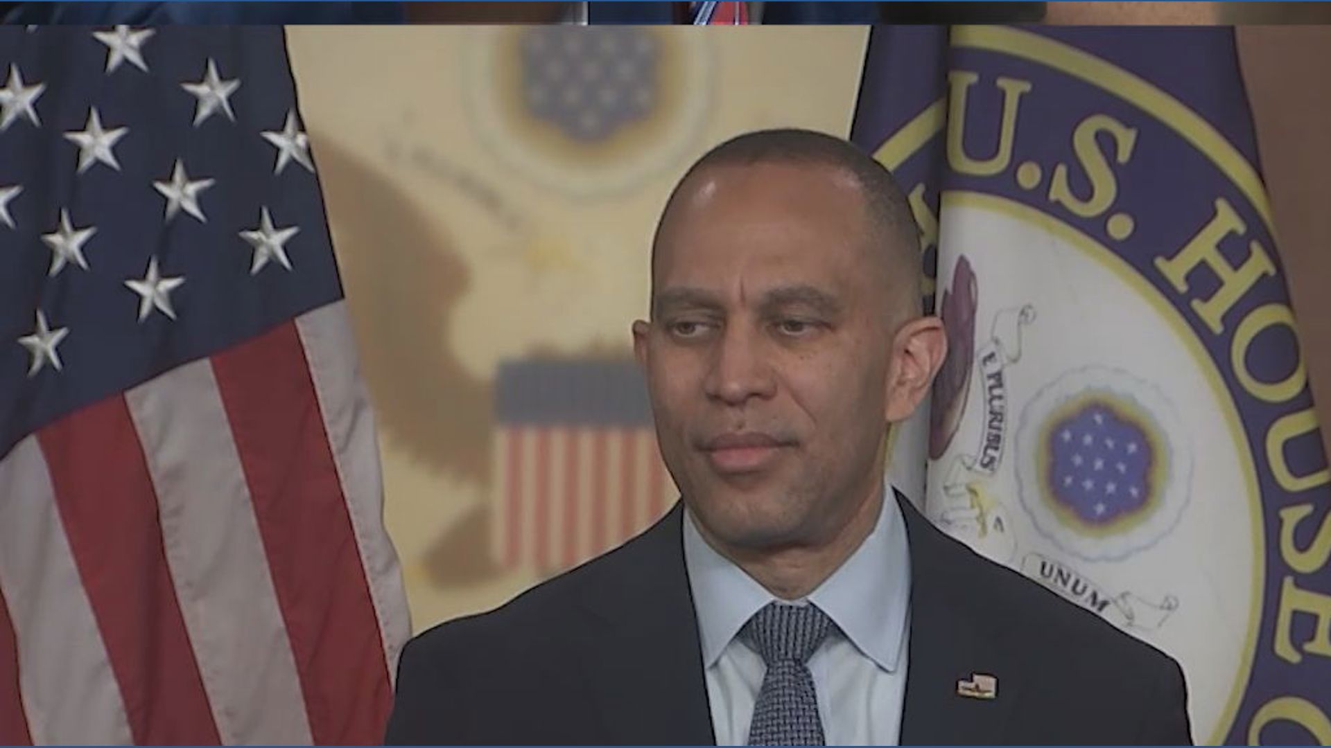 CNN's Manu Raju pushes Jeffries on realities of Democrats' loss in Virginia