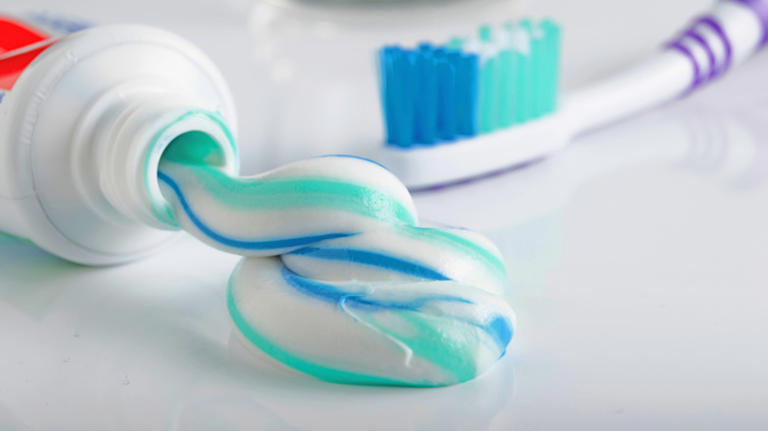 The weird toothpaste hack that helps you hang shades perfectly
